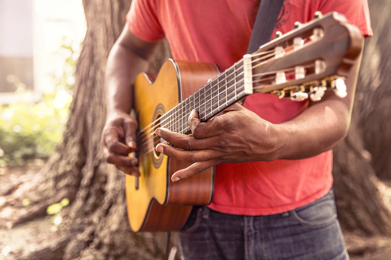 Hiburan Guitar