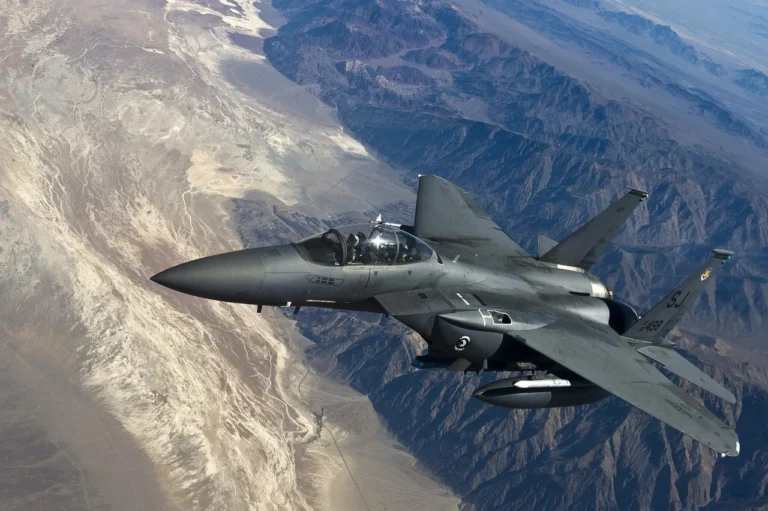 Internasional Fighter Jet 768x511